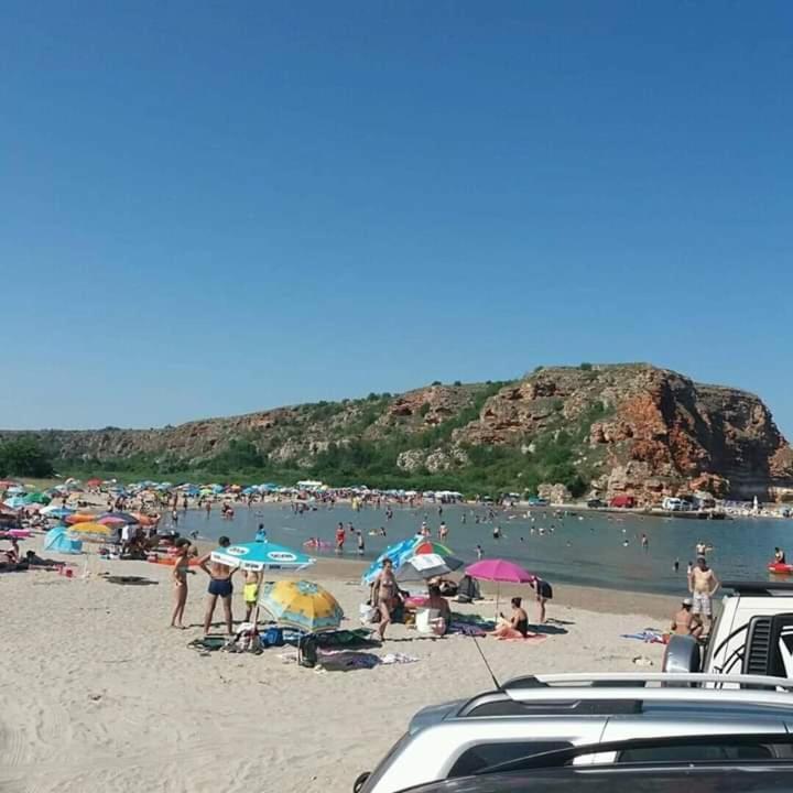 Къща За Гости "Черната Роза" Bŭlgarevo Esterno foto