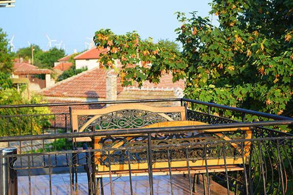 Къща За Гости "Черната Роза" Bŭlgarevo Esterno foto